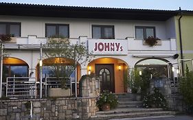 Gästehaus Weinhandl&Johnnys Pizzeria